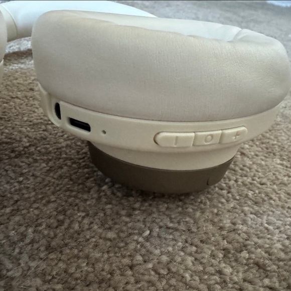 Heyday Over the Ear Noise Cancelling Headphones - Picture 5 of 5